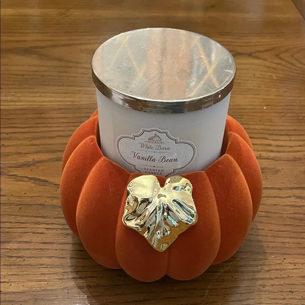 Bath and Body Works 2021 Pedestal Flocked Pumpkin 3‎ Wick Candle Holder